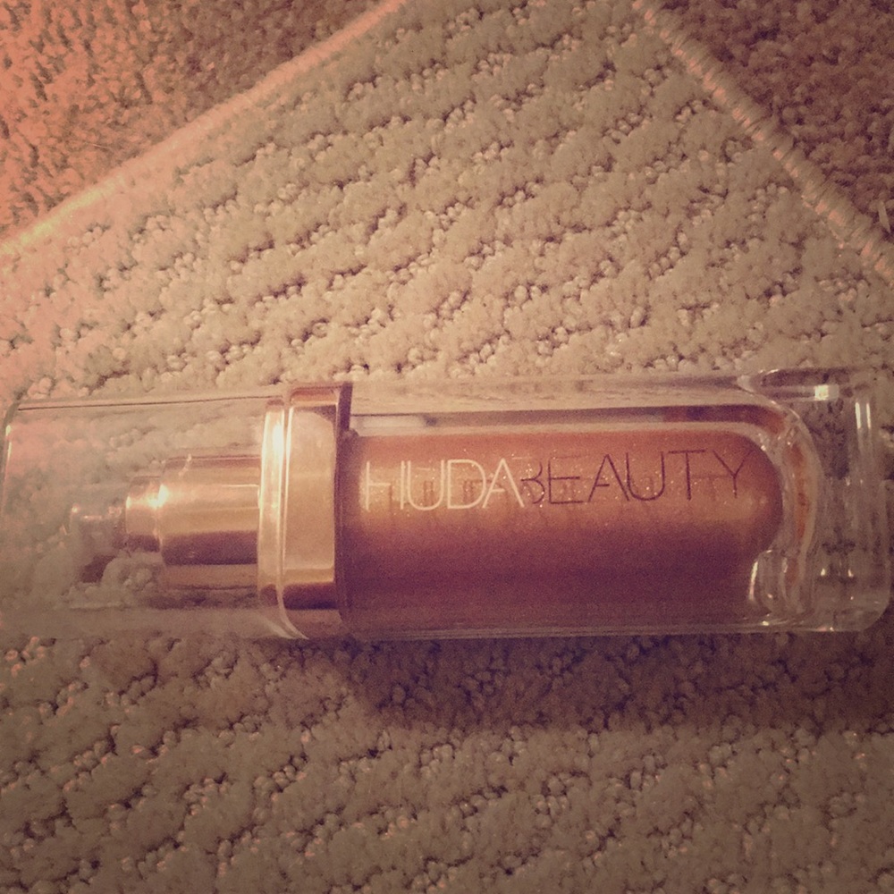 HudaBeauty Body Highlighter
